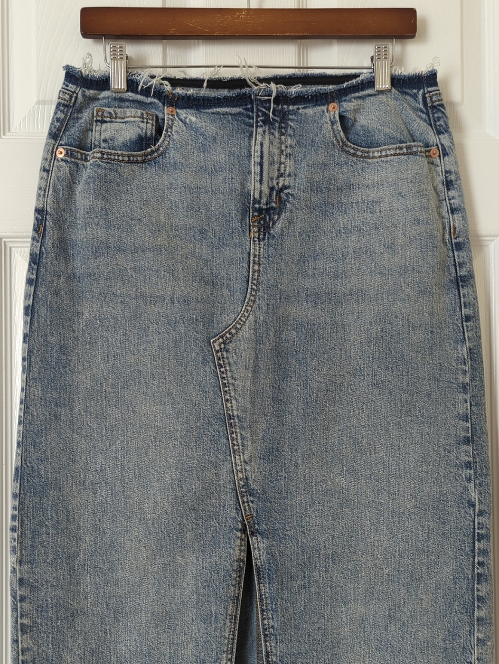 Wild Fable Classic Medium Wash Frayed Low Waisted Front Slit Denim Maxi Skirt 8 - Picture 2 of 11